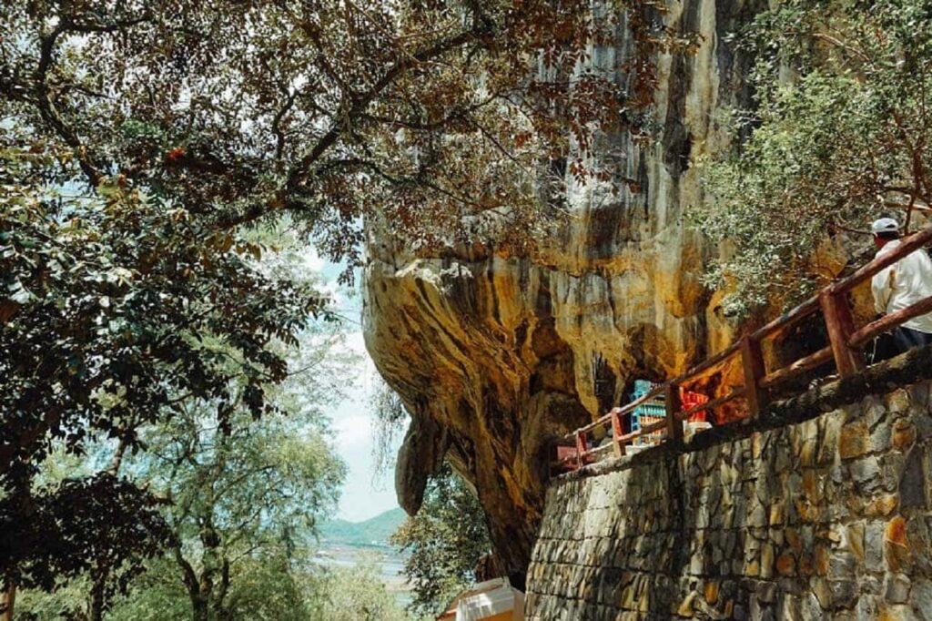 Động Thạch Đông là một trong những Điểm Đến hấp dẫn Tại Hà Tiên